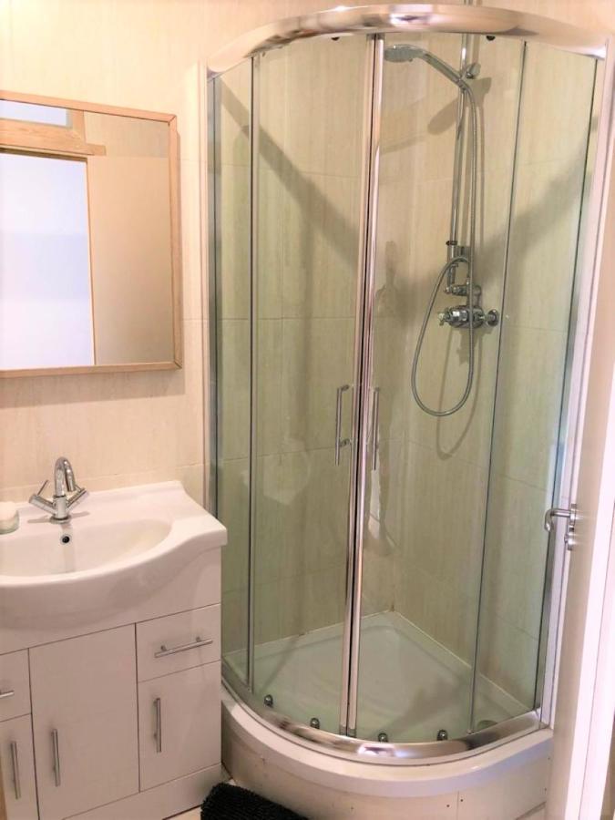 לונדון Studio Flat Without Kitchen At Kentish Town מראה חיצוני תמונה